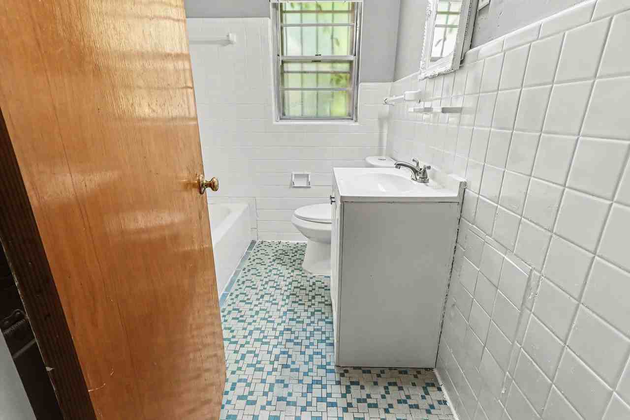 2822 Sumter Ave - Photo 2 of 17