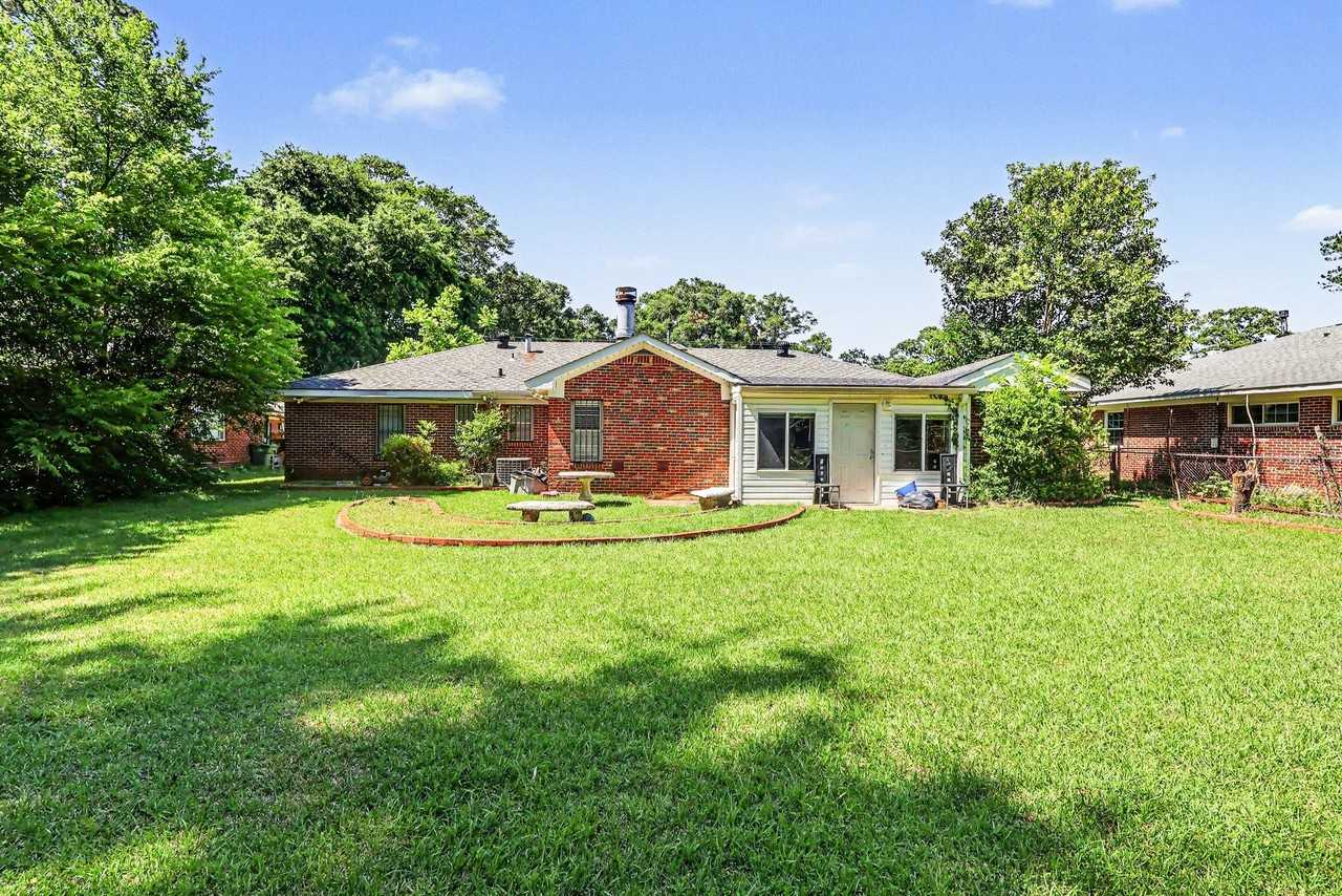 2822 Sumter Ave - Photo 5 of 17