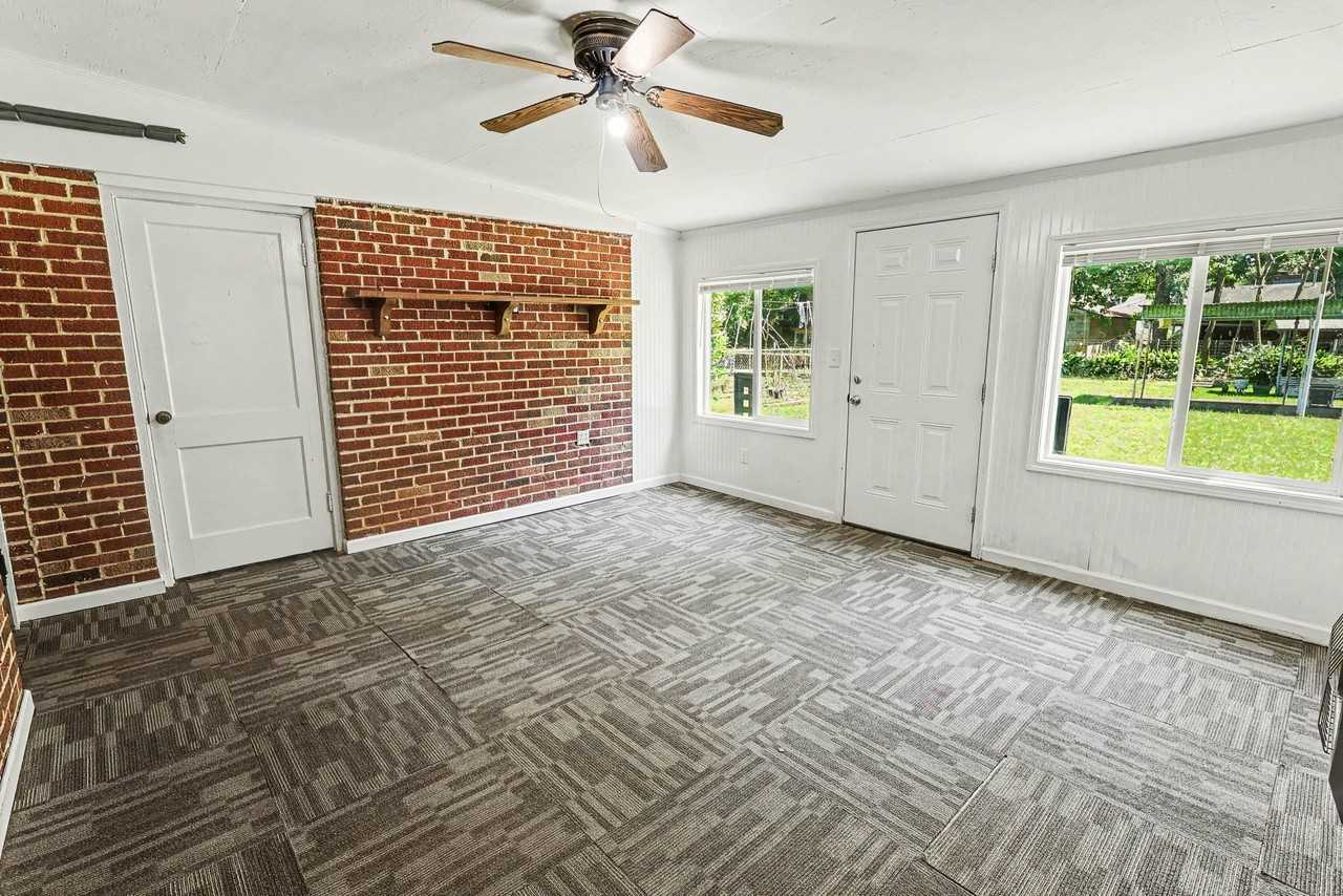 2822 Sumter Ave - Photo 7 of 17