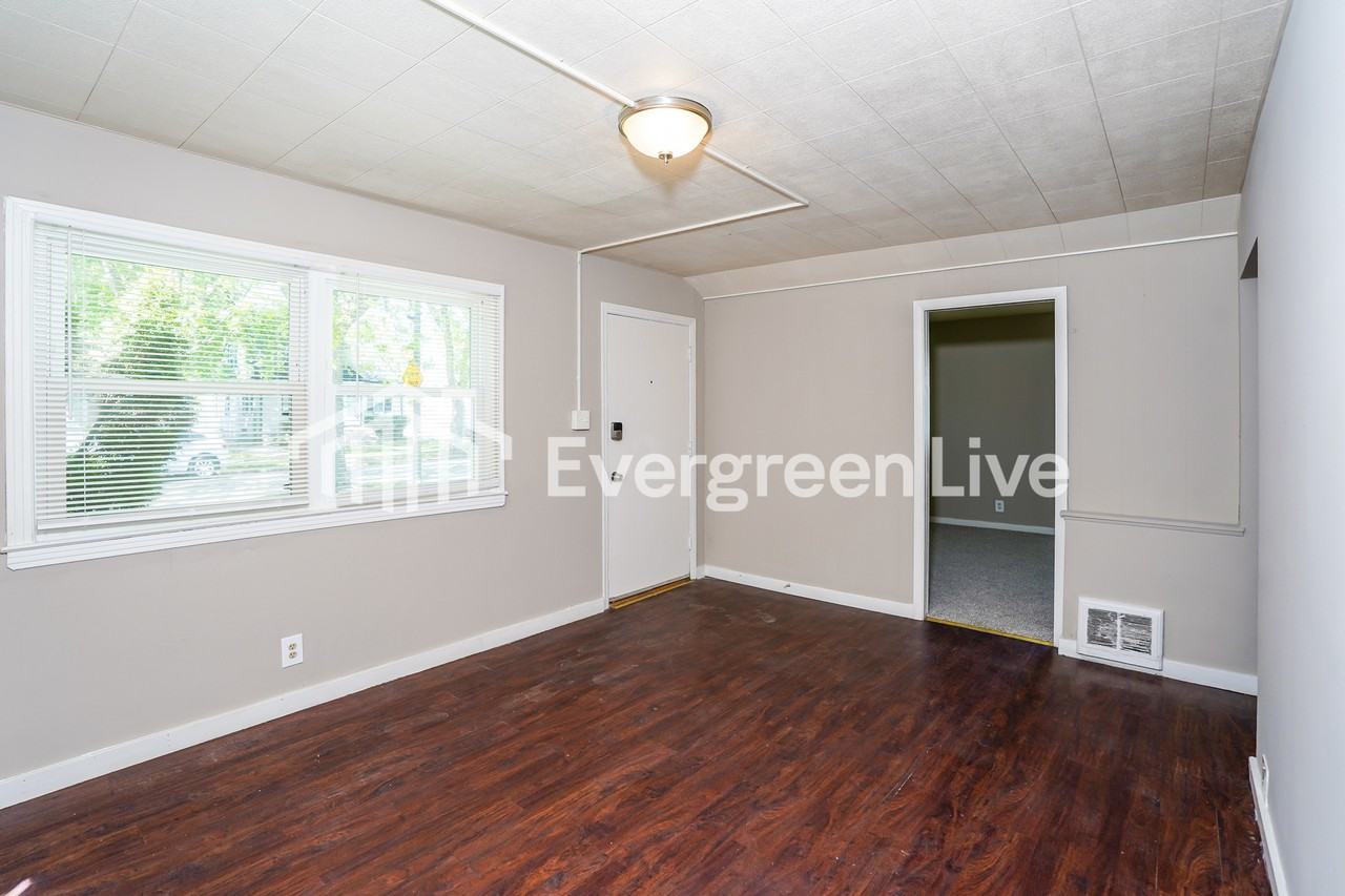 4608 N 44th St - Photo 3 of 15