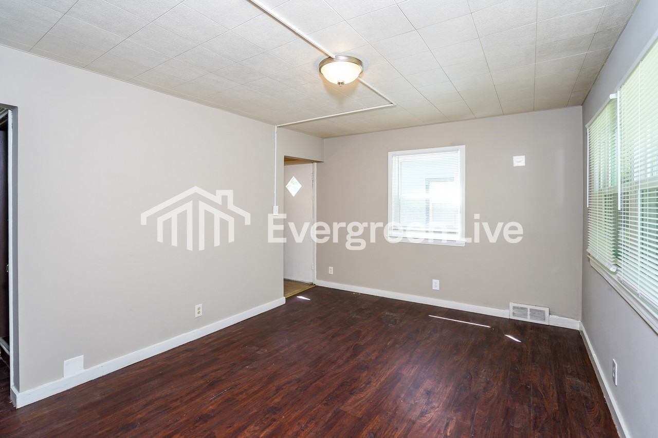 4608 N 44th St - Photo 4 of 15
