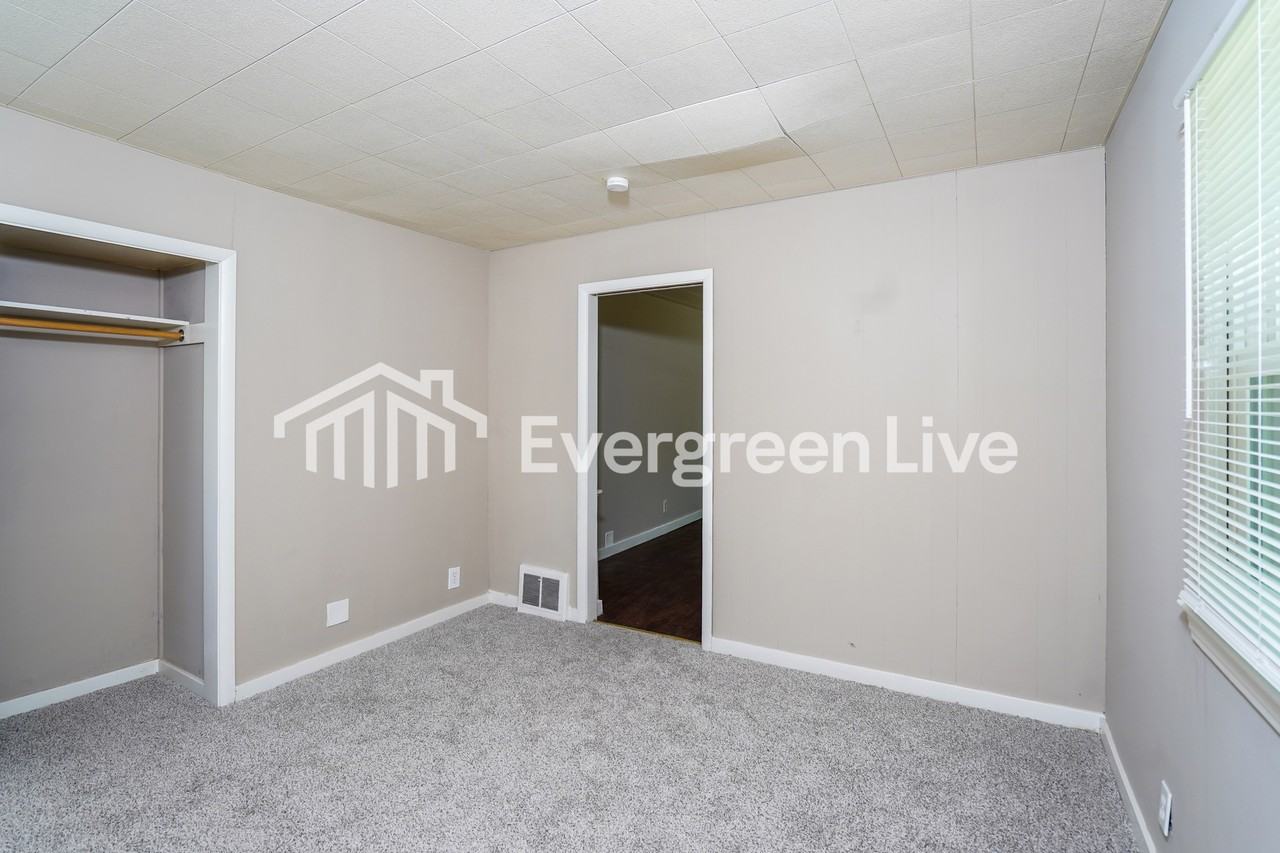 4608 N 44th St - Photo 5 of 15