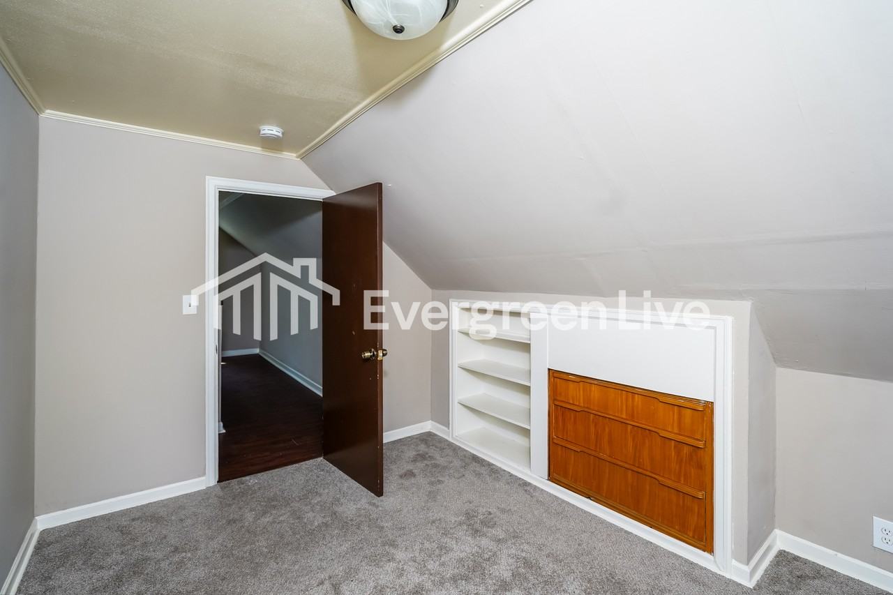 4608 N 44th St - Photo 7 of 15