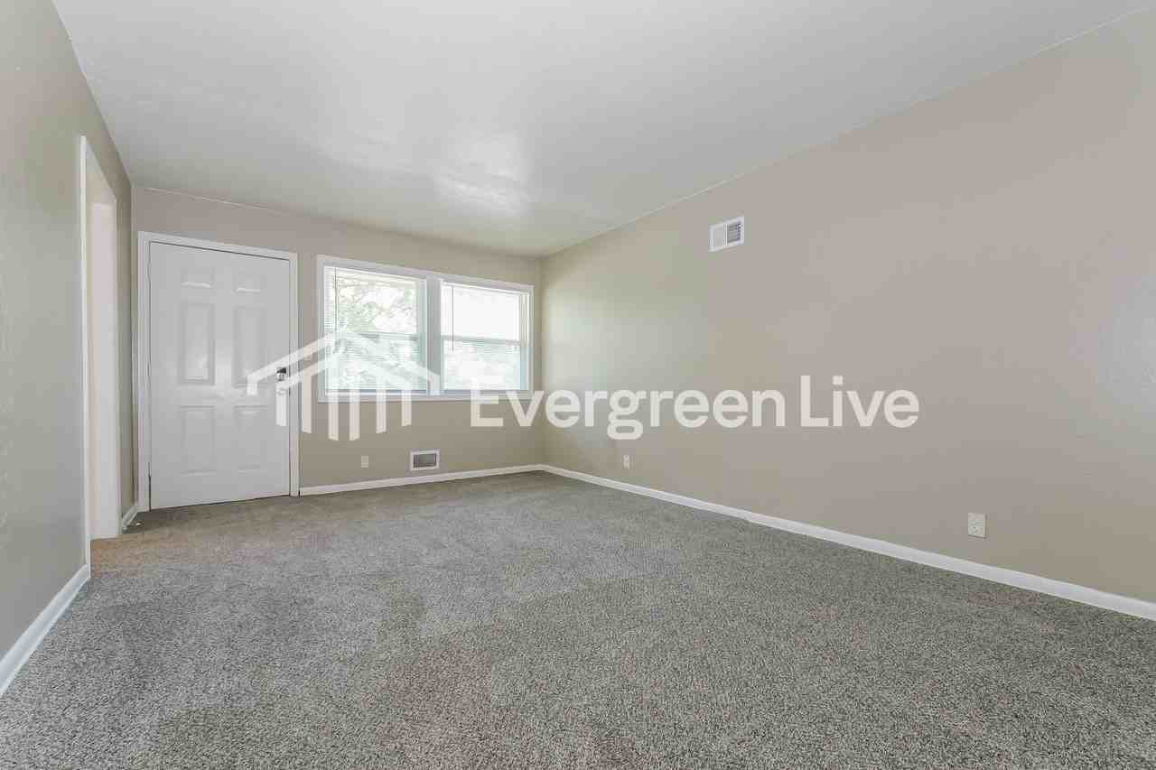 1124 E 84th Ter - Photo 3 of 15