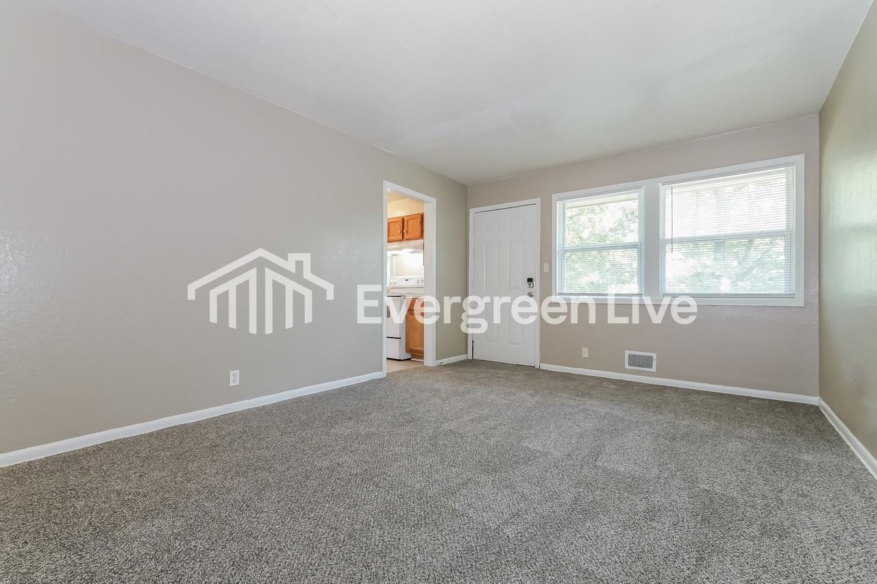 1124 E 84th Ter - Photo 4 of 15
