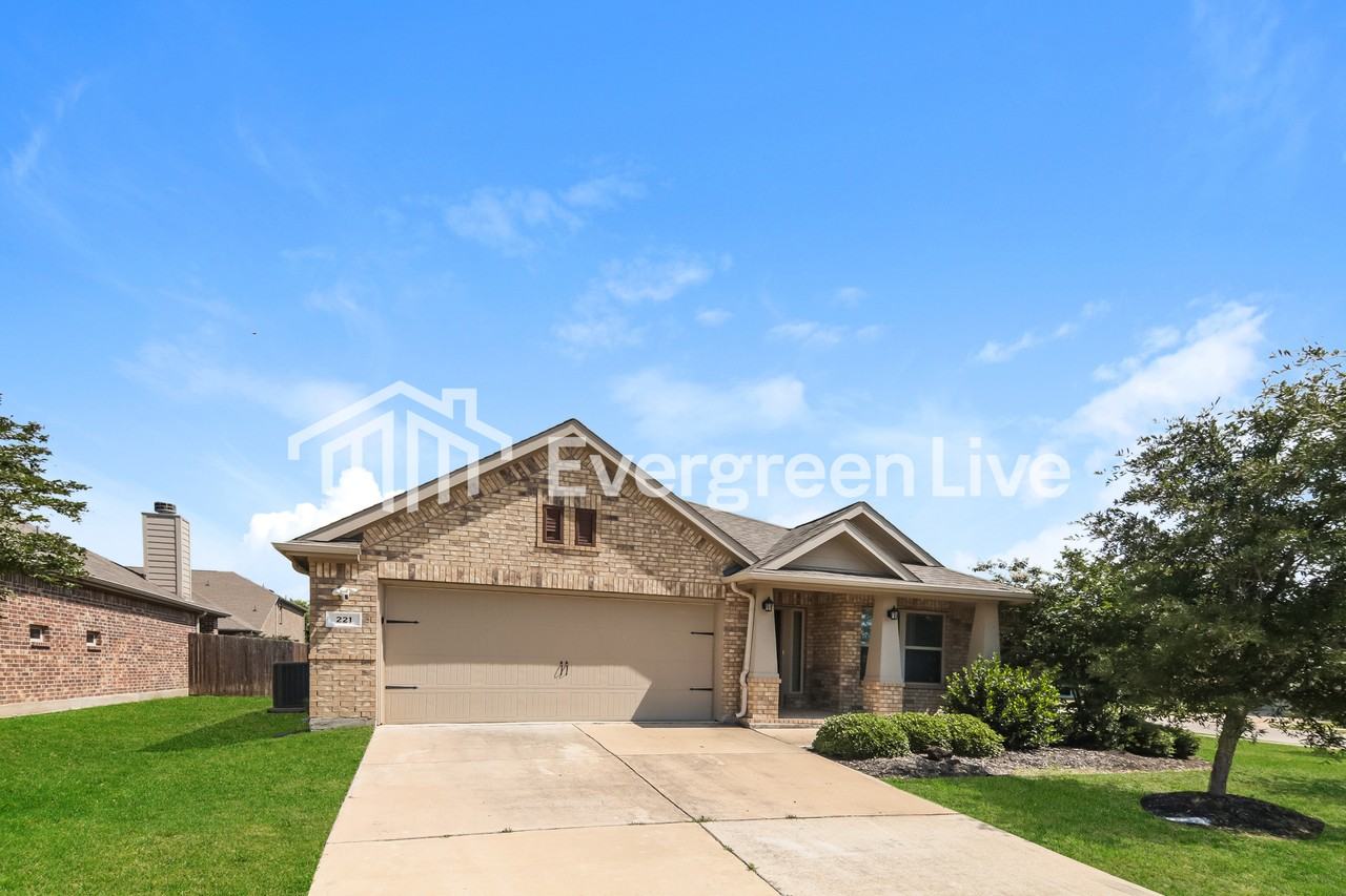 221 Baldwin Dr - Photo 2 of 15