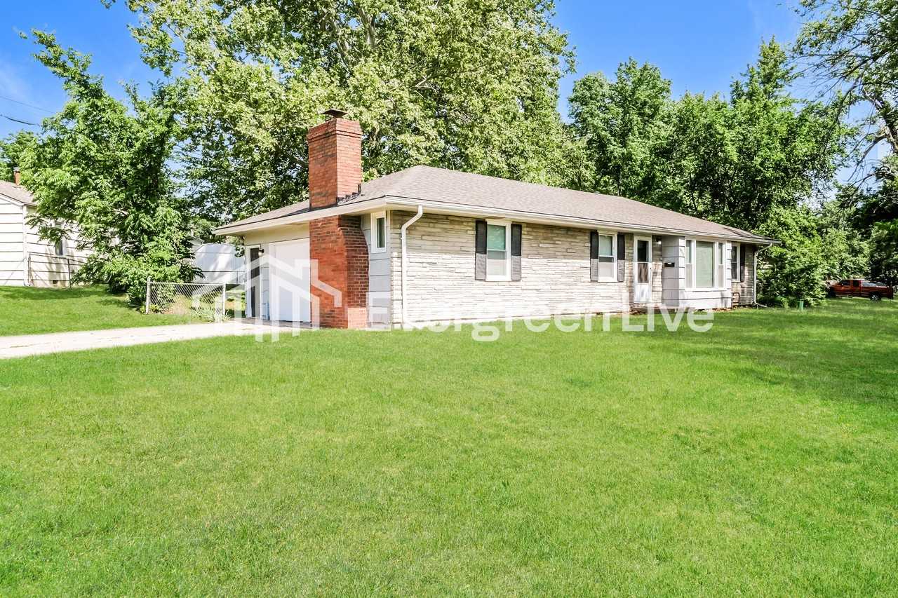 10214 Bellaire Ave - Photo 2 of 15