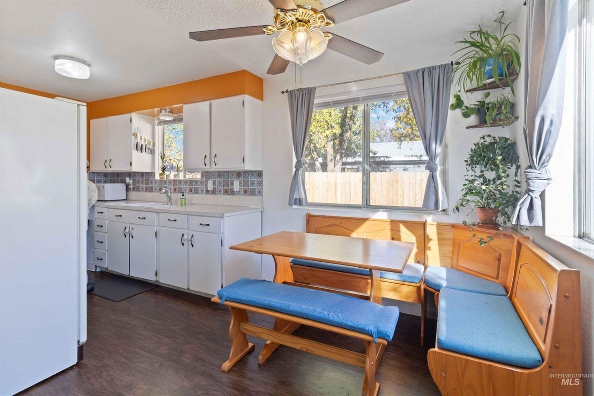 2151 S Grant Ave - Photo 3 of 22