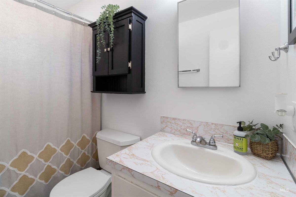 2151 S Grant Ave - Photo 4 of 22