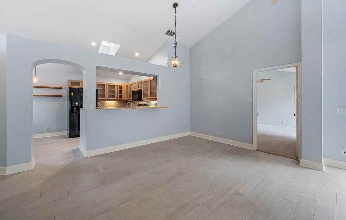 9293 Heathridge Dr - Photo 3 of 17