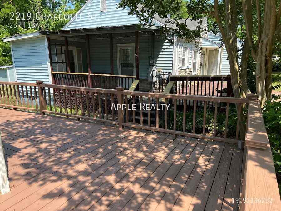 2219 Charlotte St - Photo 2 of 13