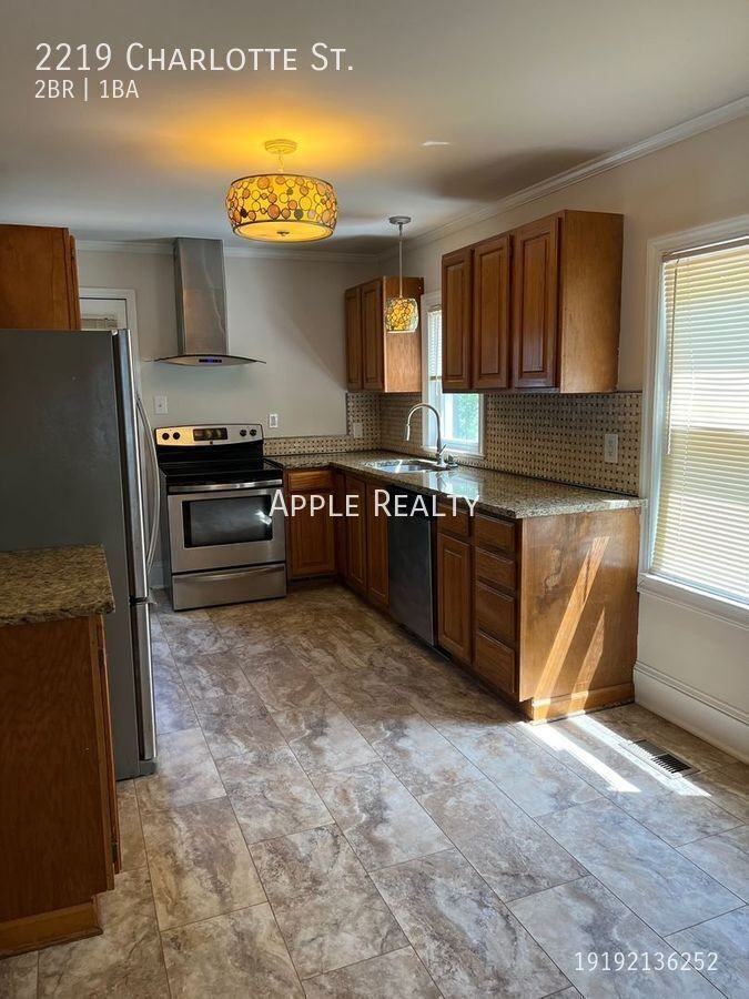 2219 Charlotte St - Photo 3 of 13