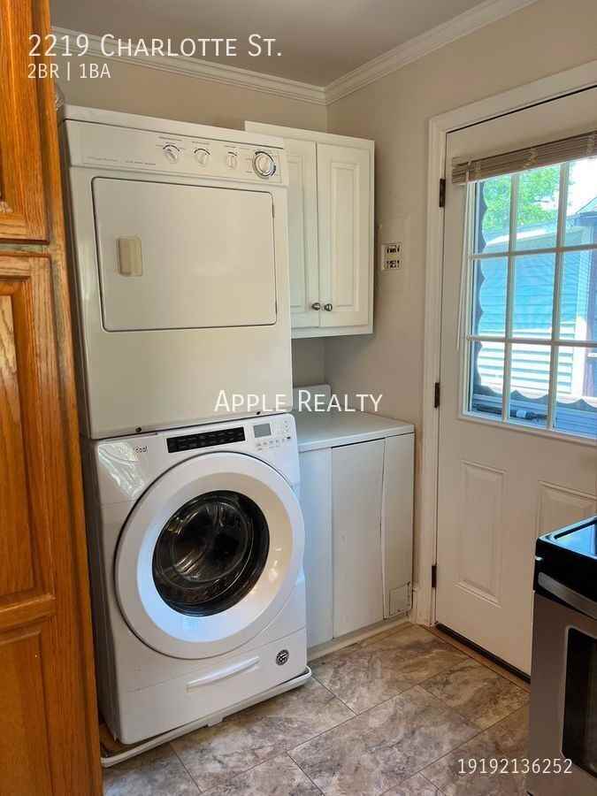 2219 Charlotte St - Photo 4 of 13