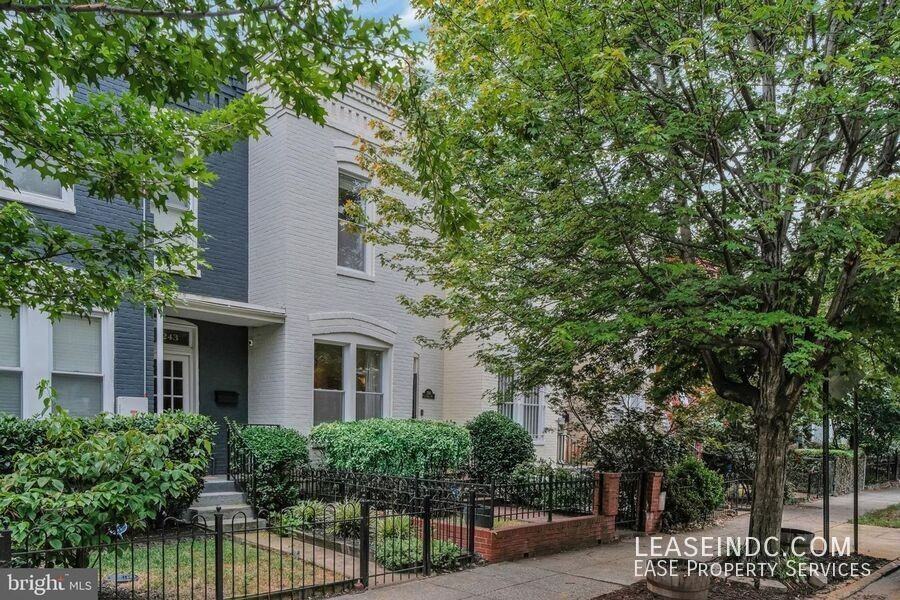 1241 I St Ne - Photo 2 of 33