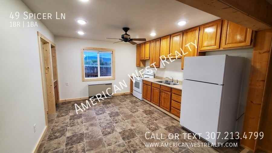 49 Spicer Ln - Photo 6 of 9