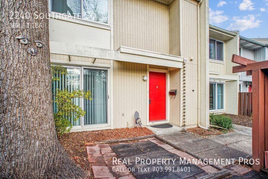 2240 Southgate Sq - Photo 2 of 50