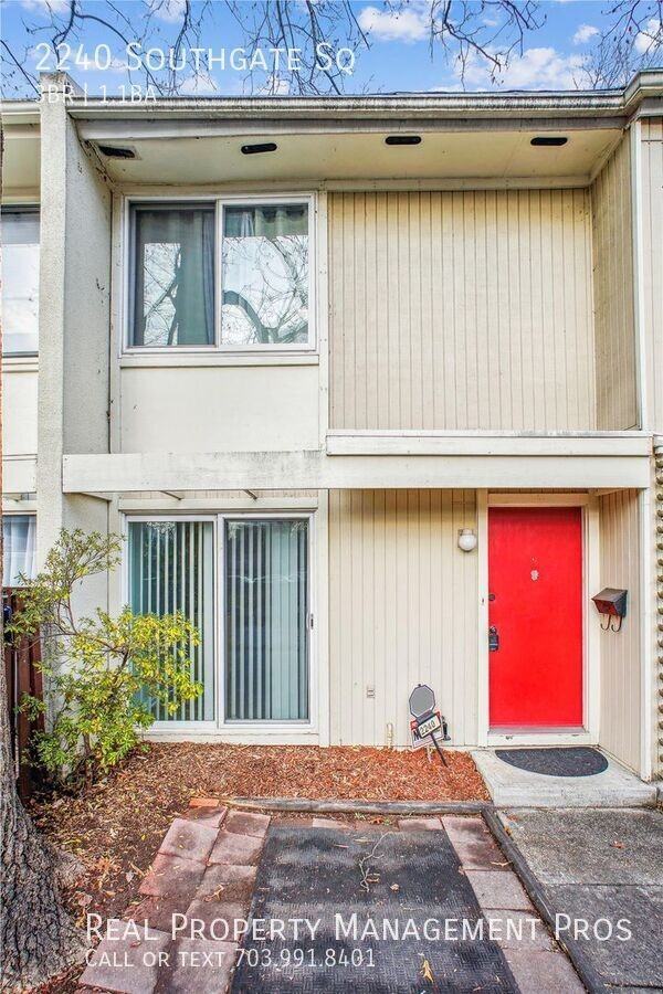 2240 Southgate Sq - Photo 3 of 50
