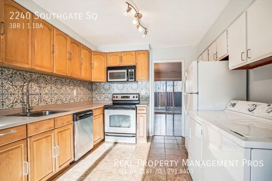 2240 Southgate Sq - Photo 5 of 50