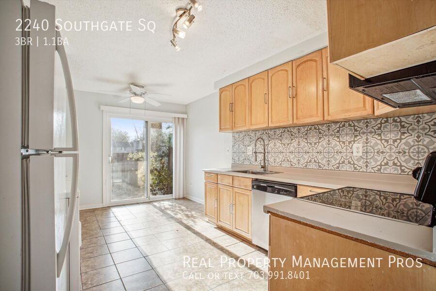 2240 Southgate Sq - Photo 7 of 50