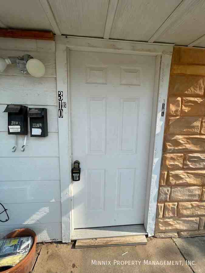 310 Sw 42nd Ave #B - Photo 2 of 14
