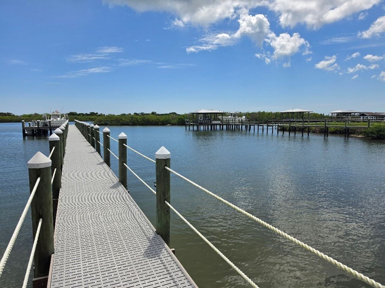 224 N Riverside Dr
