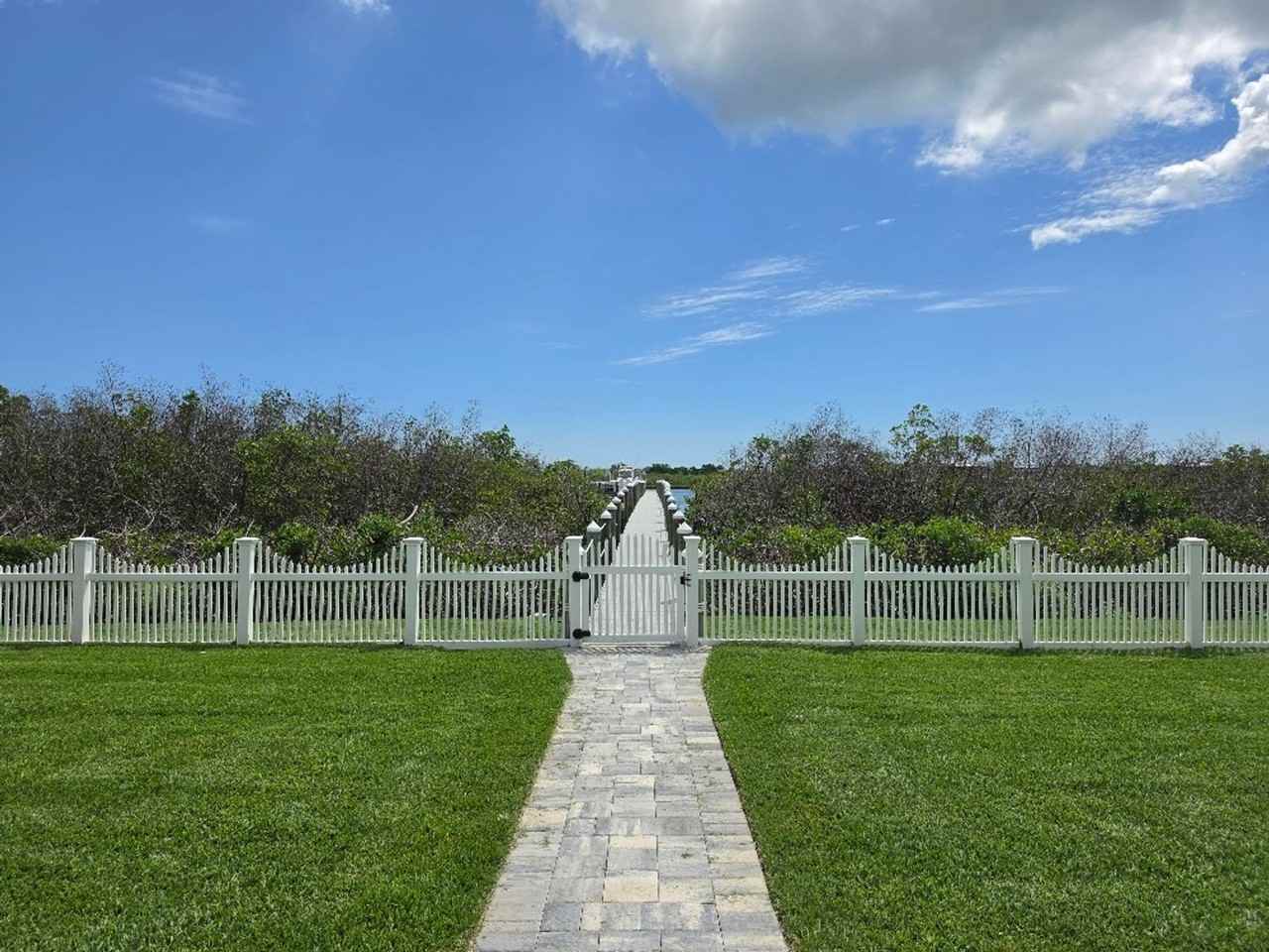 224 N Riverside Dr - Photo 5 of 50