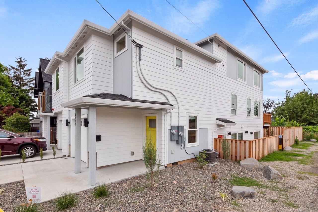 8957 Ne Everett St #B - Photo 6 of 15