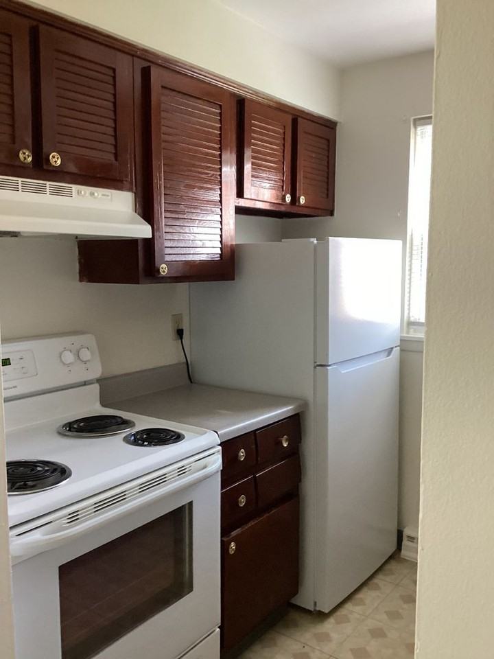 Euclid Terrace Apartments - Photo 7 of 11