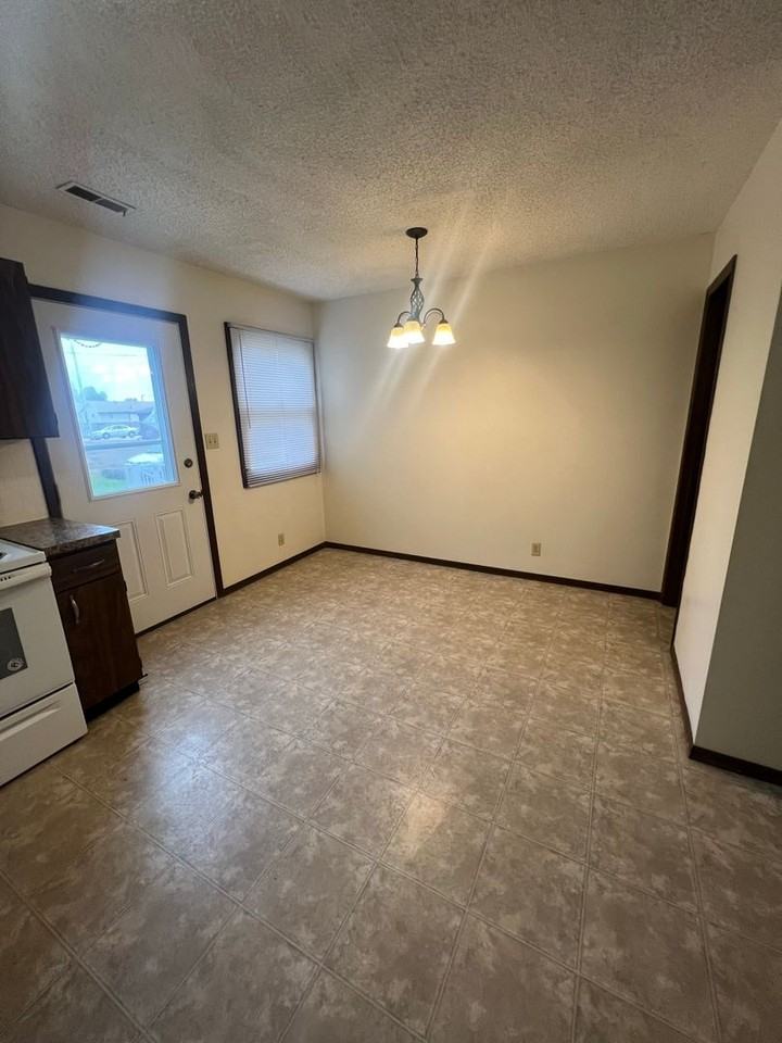 509 Elm Ave #8 - Photo 7 of 16