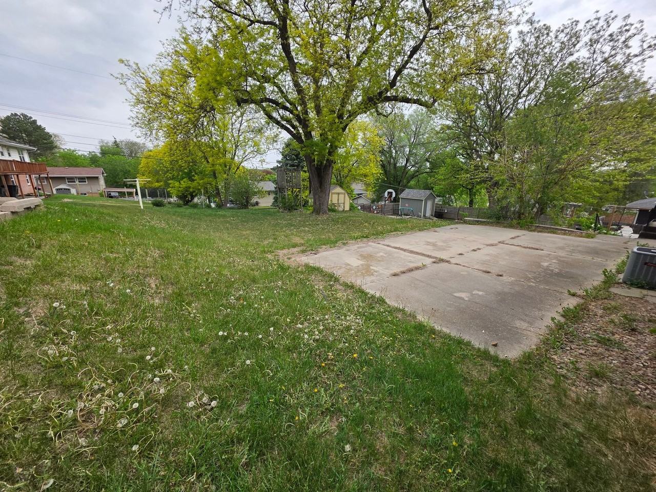 906 Elm Ave - Photo 2 of 10