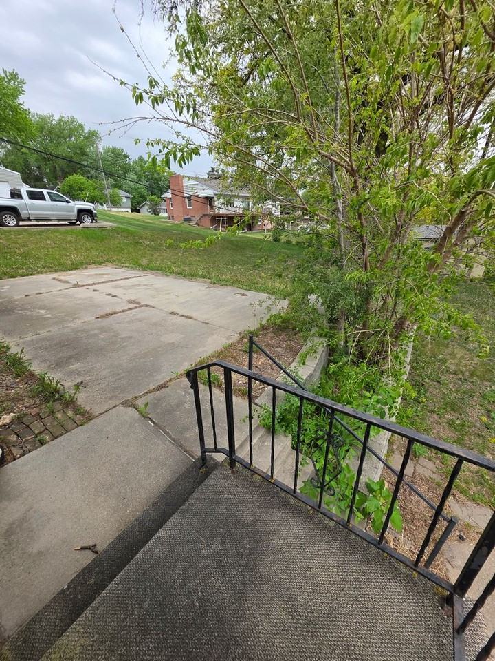 906 Elm Ave - Photo 3 of 10
