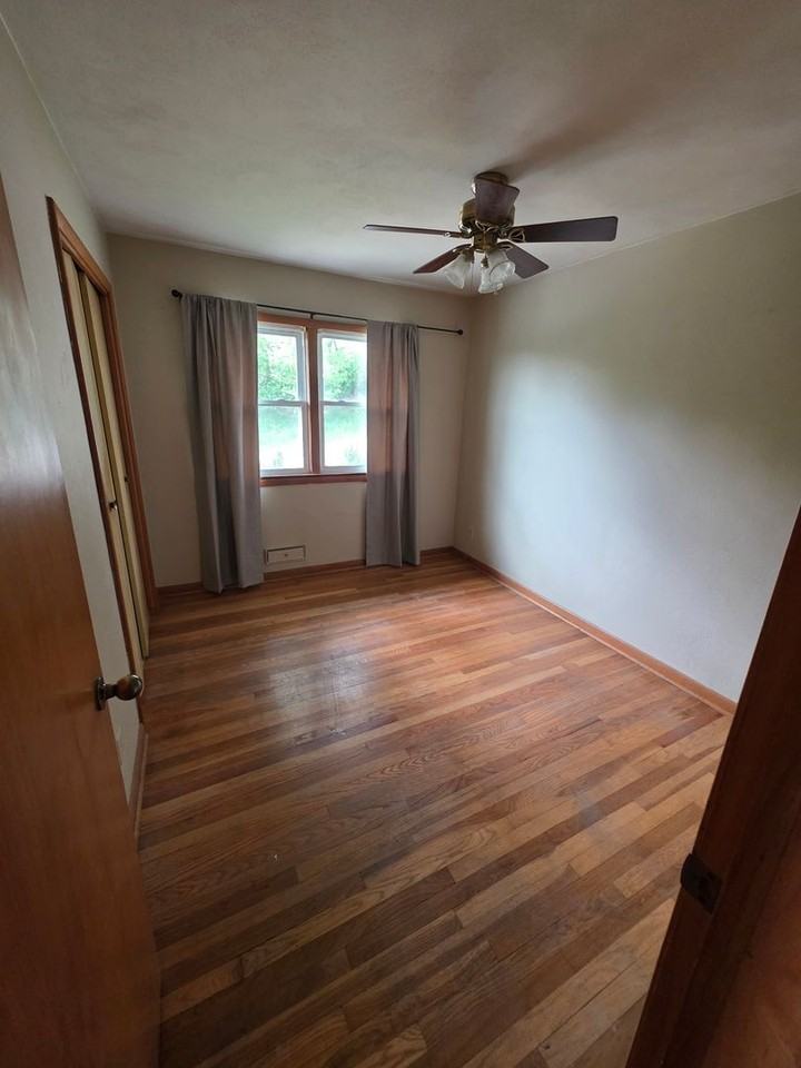 906 Elm Ave - Photo 6 of 10