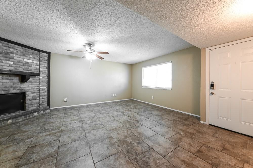 1522 Sunset Ln - Photo 3 of 16