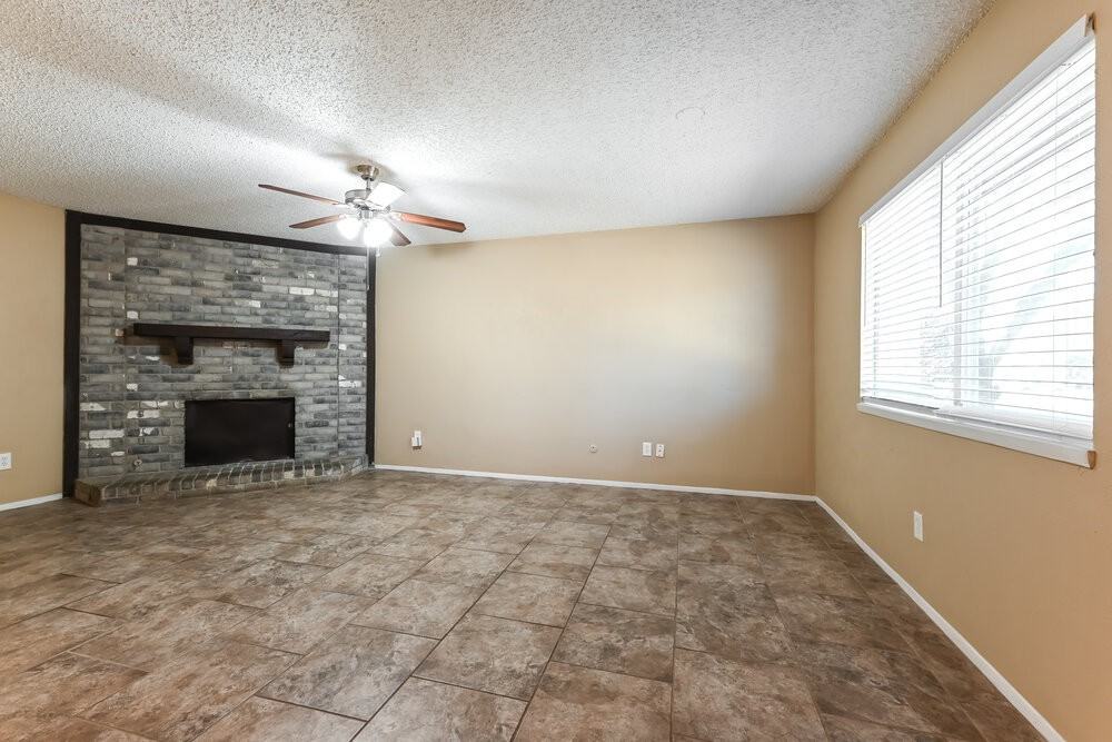 1522 Sunset Ln - Photo 4 of 16