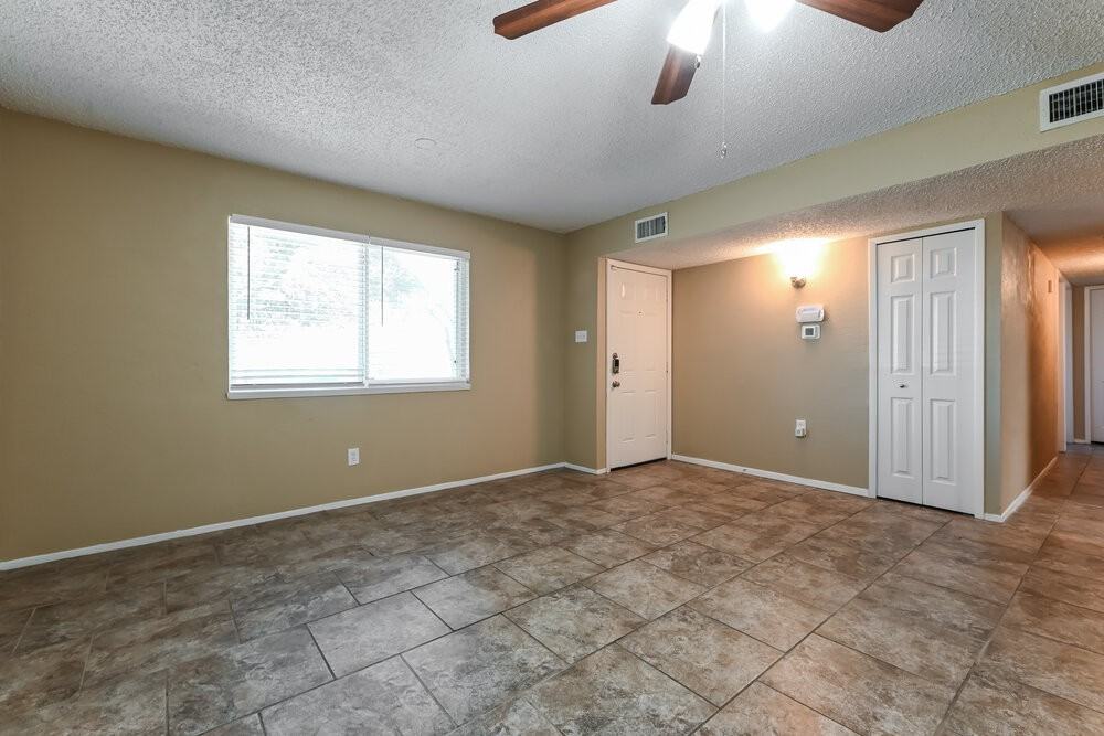 1522 Sunset Ln - Photo 5 of 16