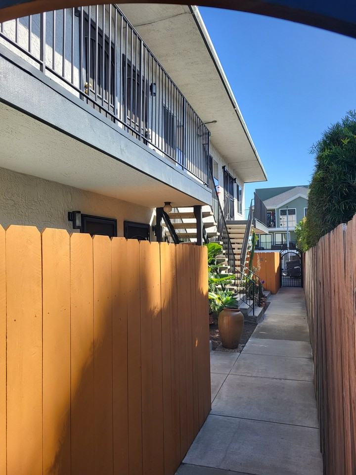 2651 A St - Photo 4 of 19