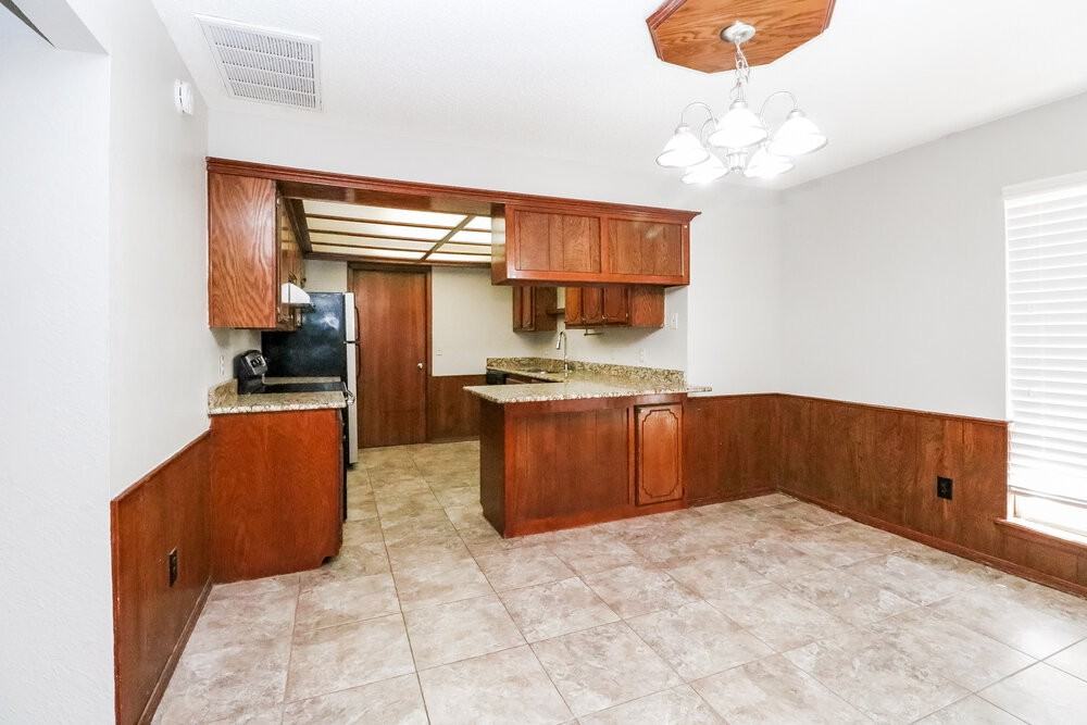 12913 S Drexel Ave - Photo 7 of 16