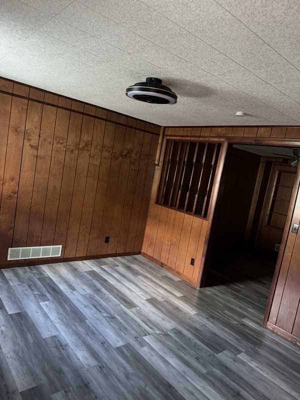 742 Genesee St - Photo 4 of 25