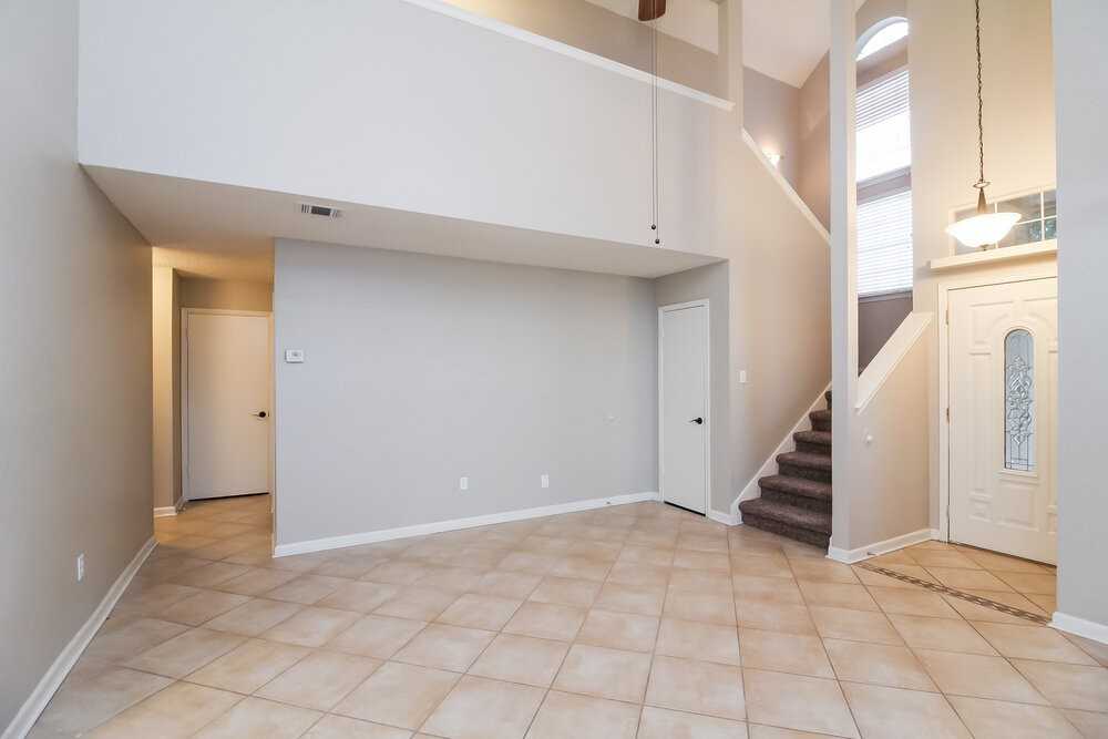 8440 Auburn Dr - Photo 3 of 15