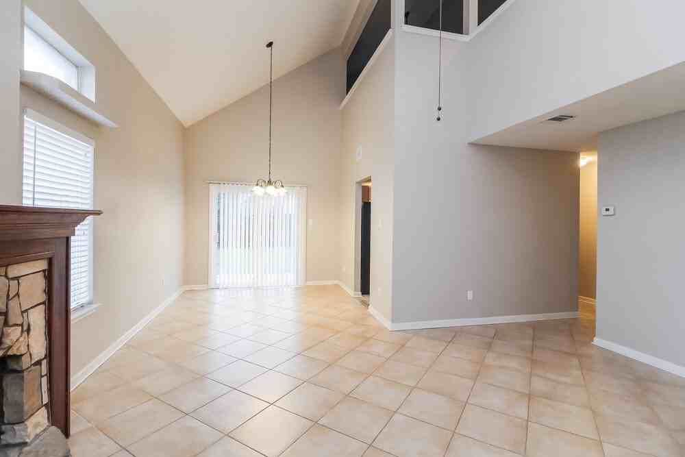 8440 Auburn Dr - Photo 4 of 15