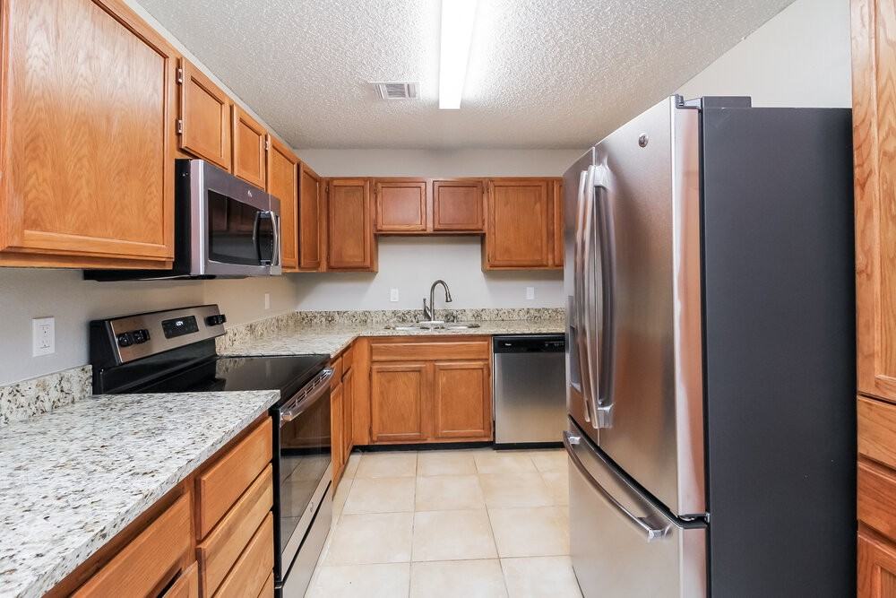 8440 Auburn Dr - Photo 5 of 15