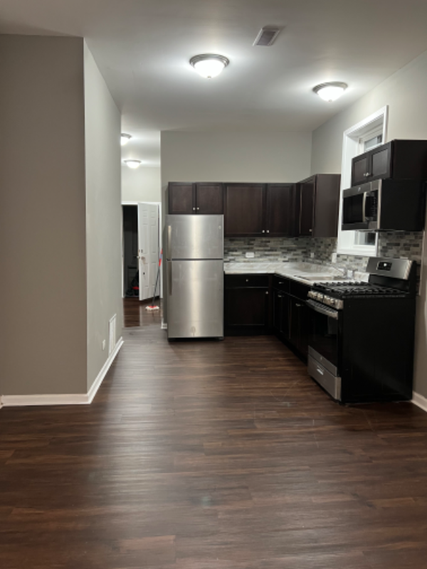 8317 S Buffalo Ave - Photo 3 of 8