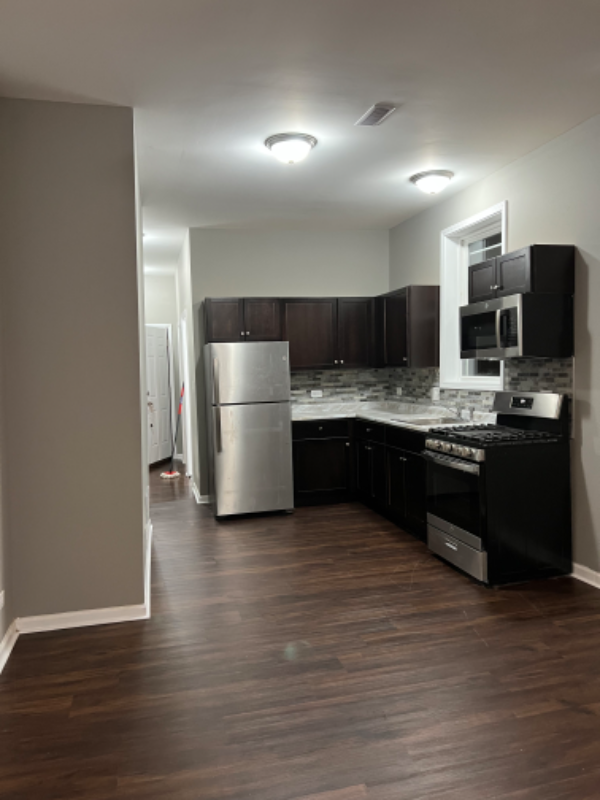 8317 S Buffalo Ave - Photo 4 of 8