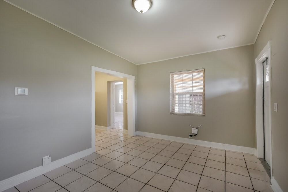 1100 Nw 143rd St - Photo 4 of 16