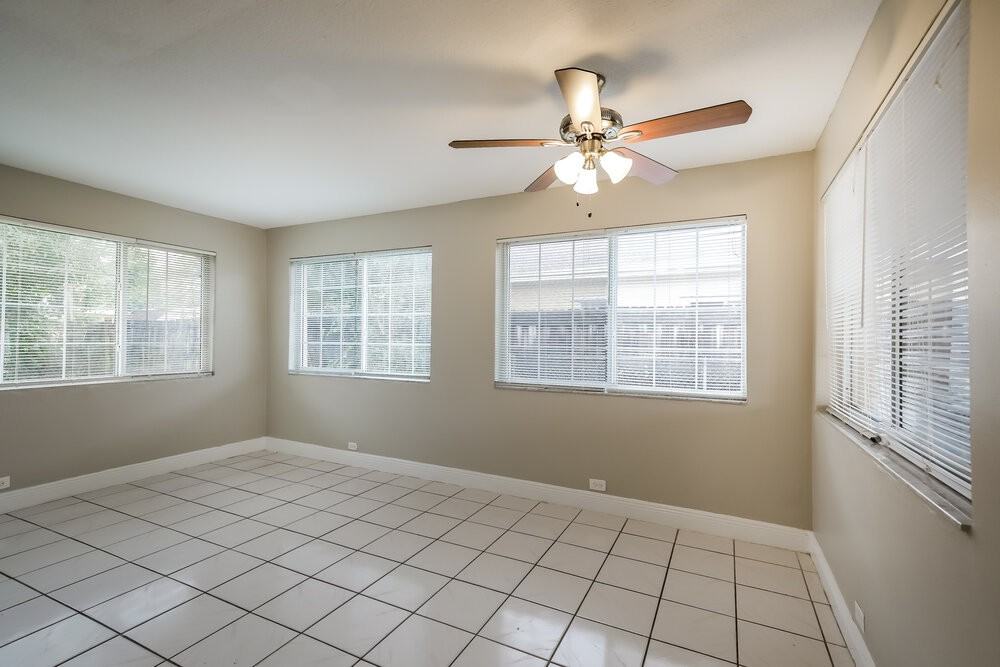 1100 Nw 143rd St - Photo 6 of 16