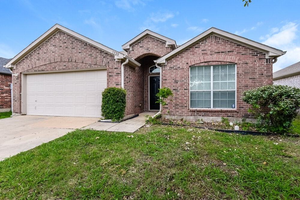 1328 Riviera Dr - Photo 3 of 16