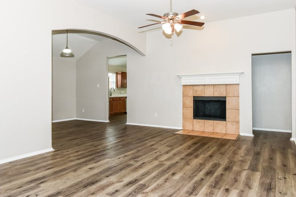 1328 Riviera Dr - Photo 4 of 16