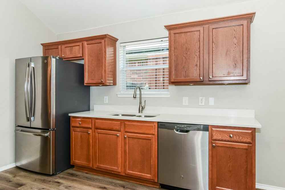 1328 Riviera Dr - Photo 5 of 16