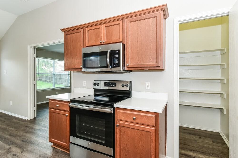 1328 Riviera Dr - Photo 6 of 16