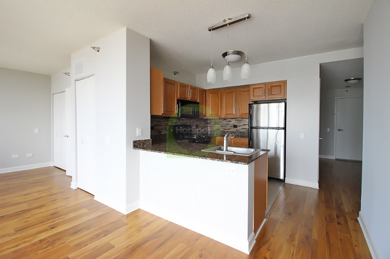 360 N Canal St - Photo 4 of 14
